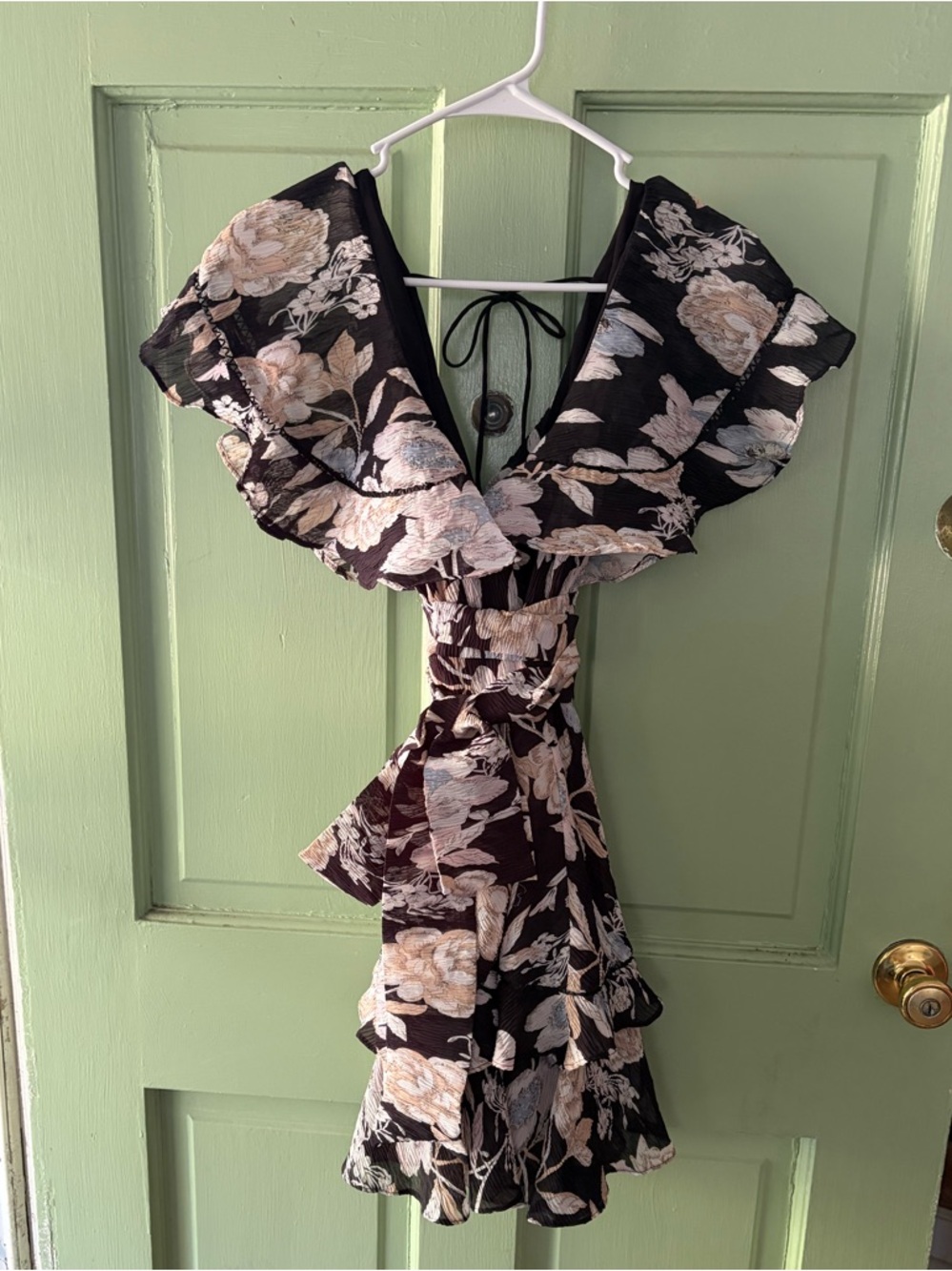 Elliatt Flutter Sleeve deep v neck dress